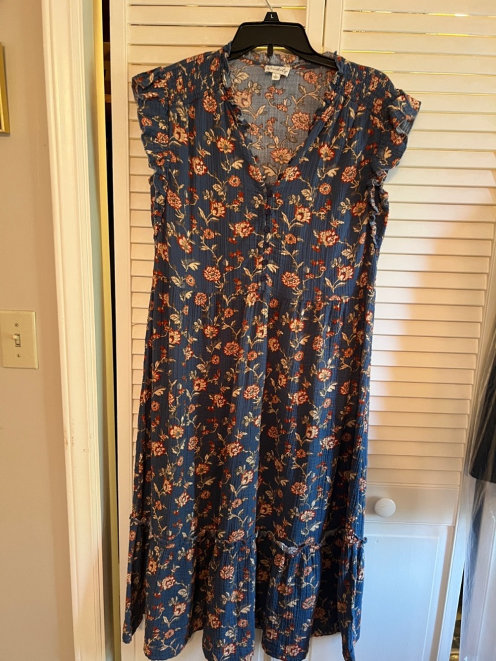 Wonderly Navy Floral Midi Dress w/Ruffle Sleeves
PTP: 18”
W: 21”
L:46”
H# 55